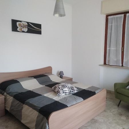 Casa Dusat In Accogliente Edificio Nel Centro Di Monforte Monforte dʼAlba Exteriér fotografie