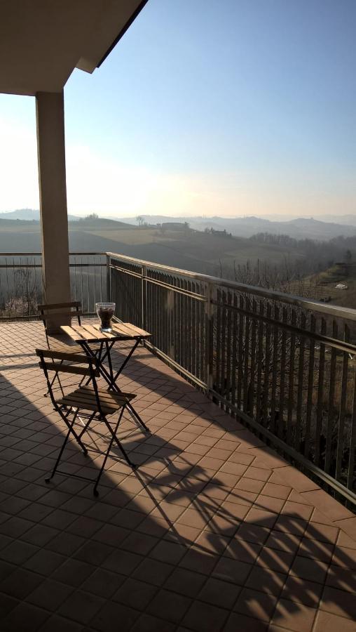 Casa Dusat In Accogliente Edificio Nel Centro Di Monforte Monforte dʼAlba Exteriér fotografie